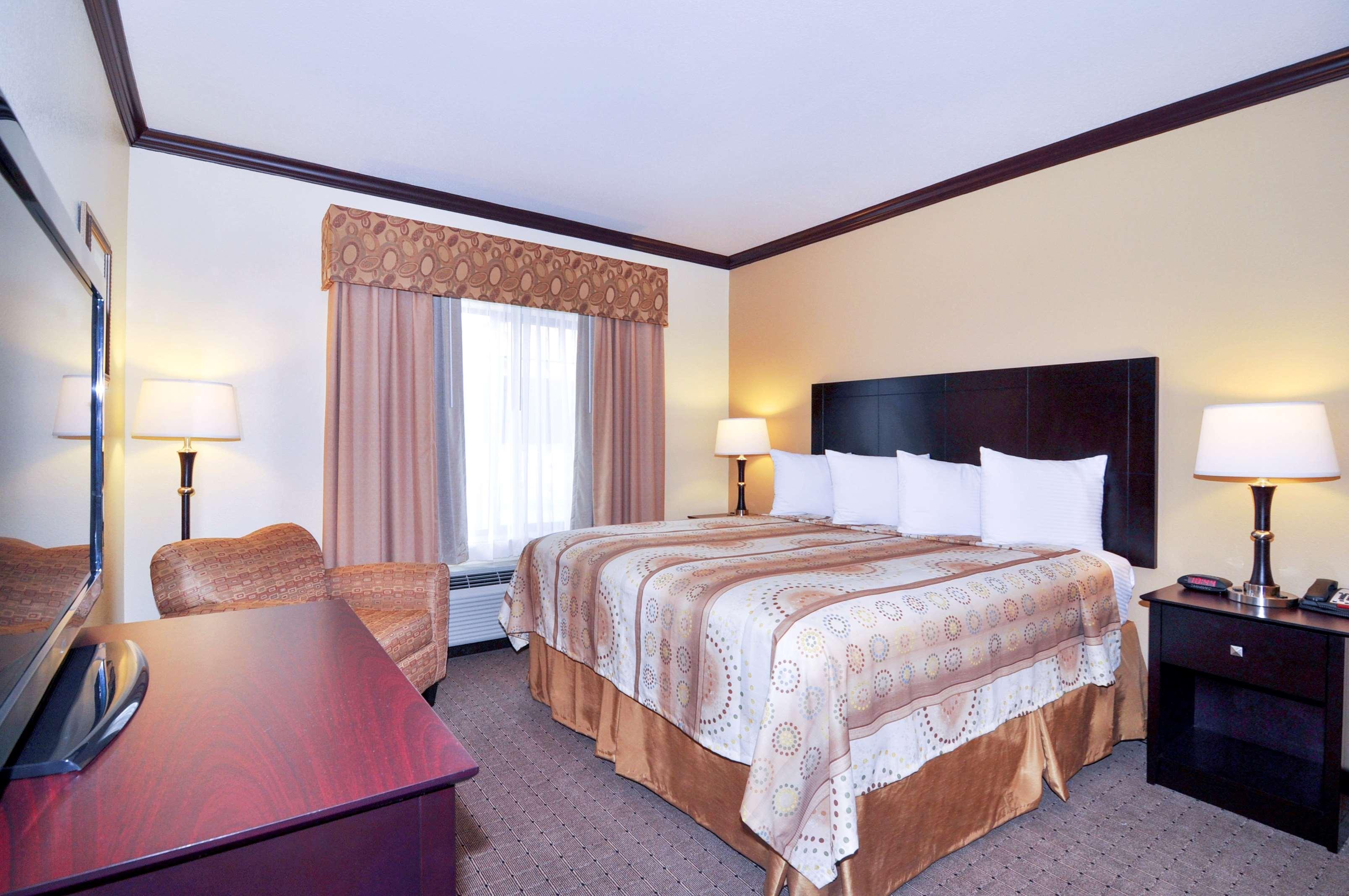 Best Western Plus Royal Mountain Inn & Suites Атенс Екстер'єр фото