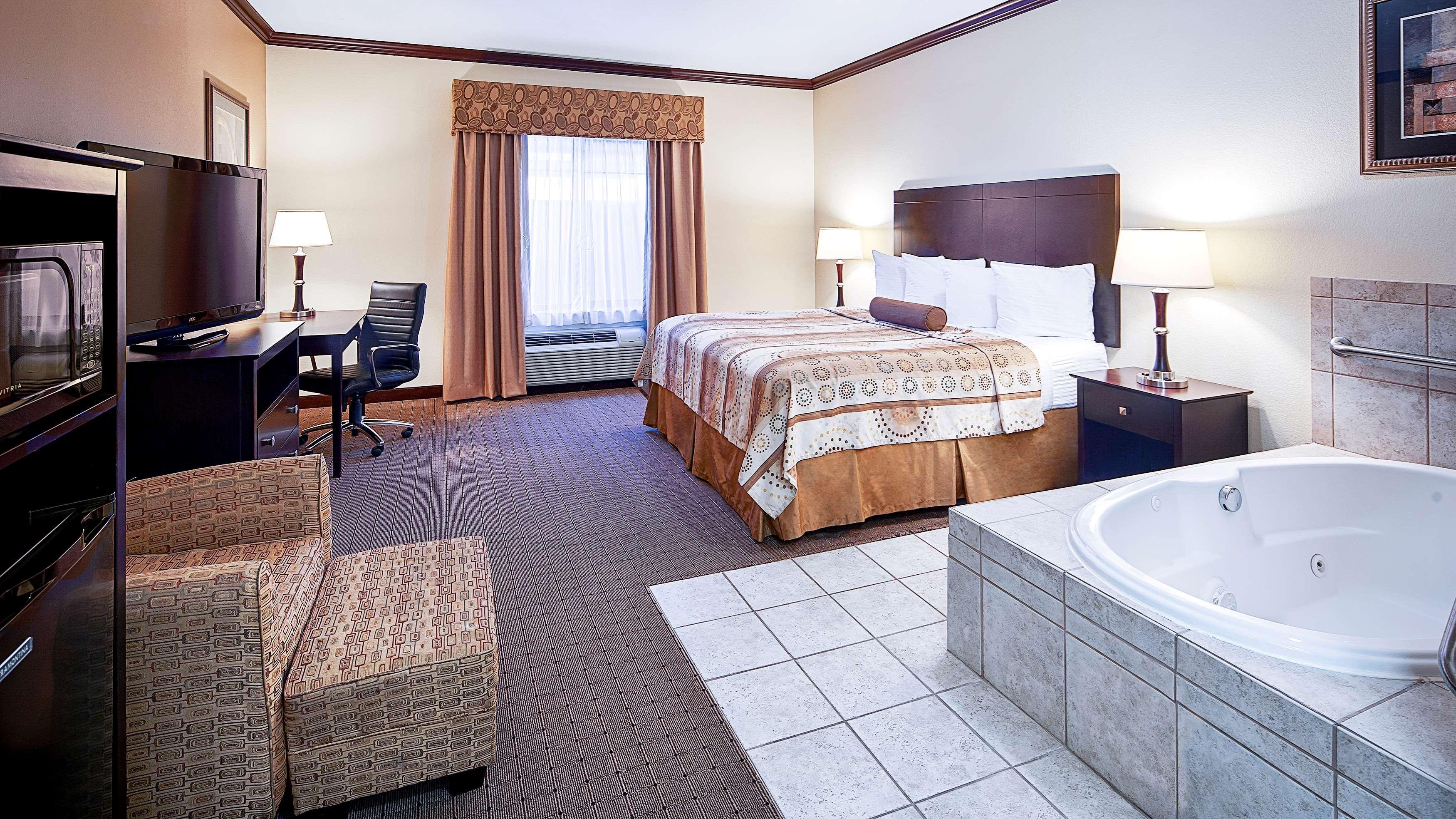 Best Western Plus Royal Mountain Inn & Suites Атенс Екстер'єр фото