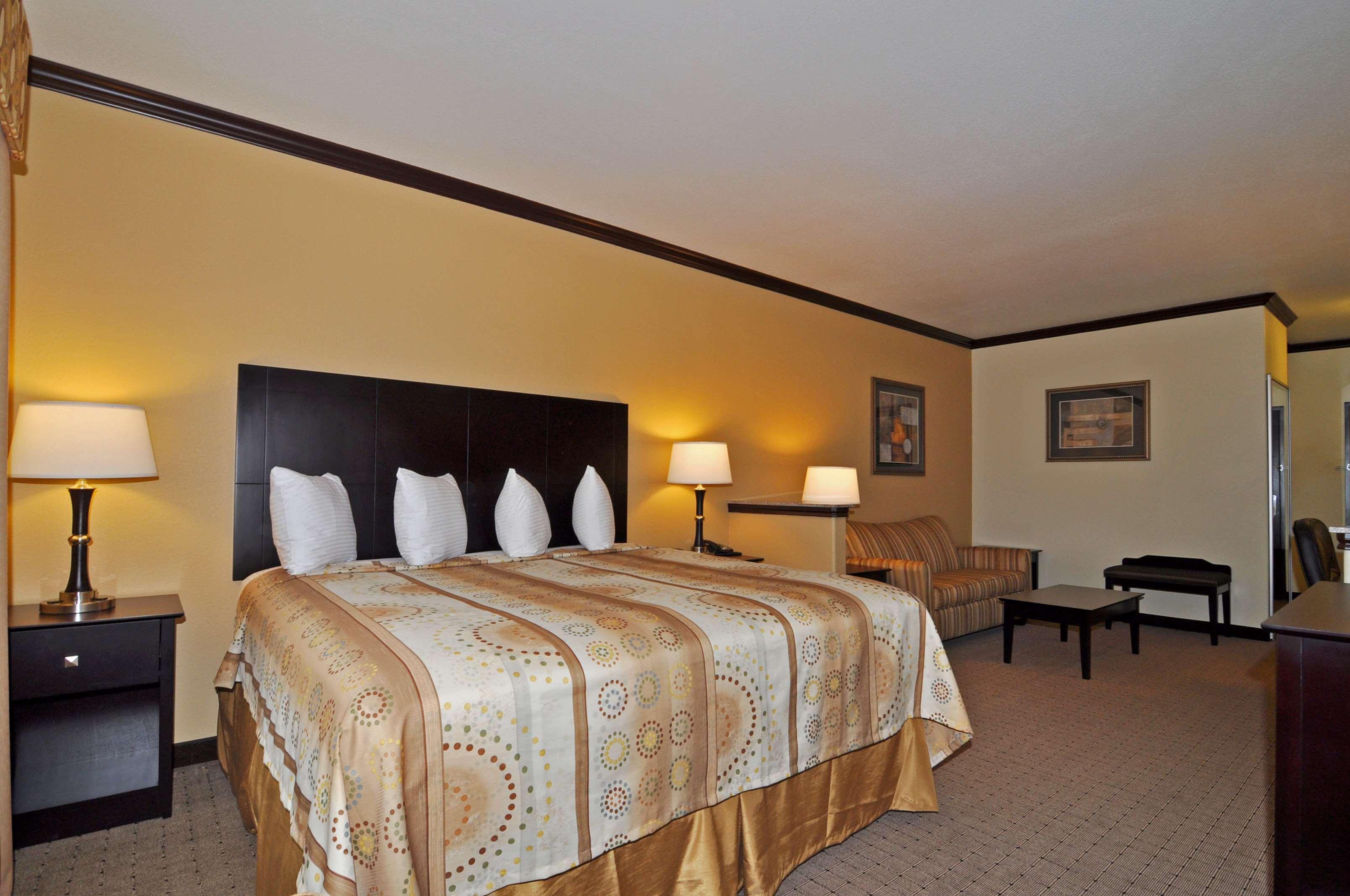 Best Western Plus Royal Mountain Inn & Suites Атенс Номер фото