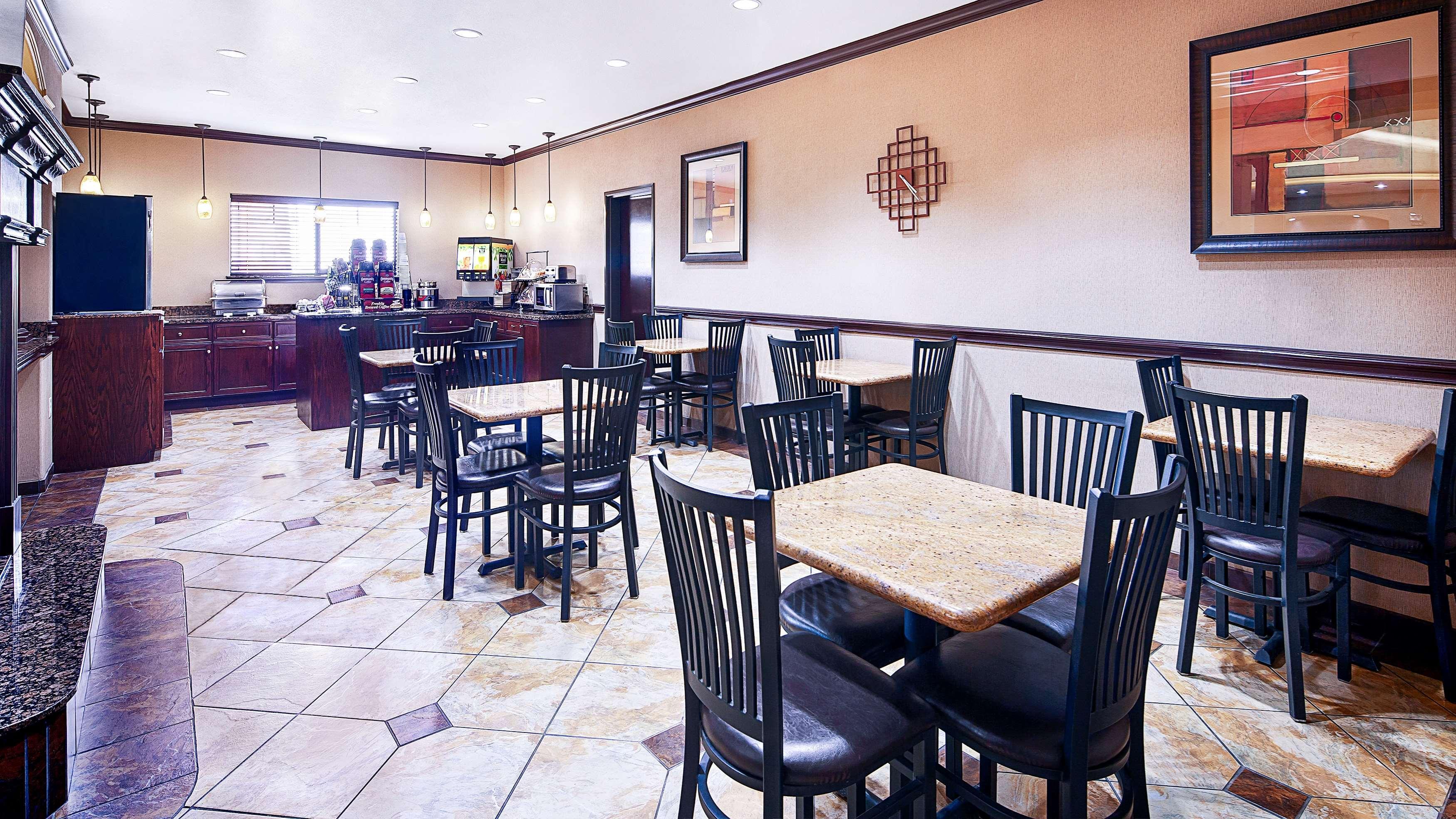 Best Western Plus Royal Mountain Inn & Suites Атенс Екстер'єр фото