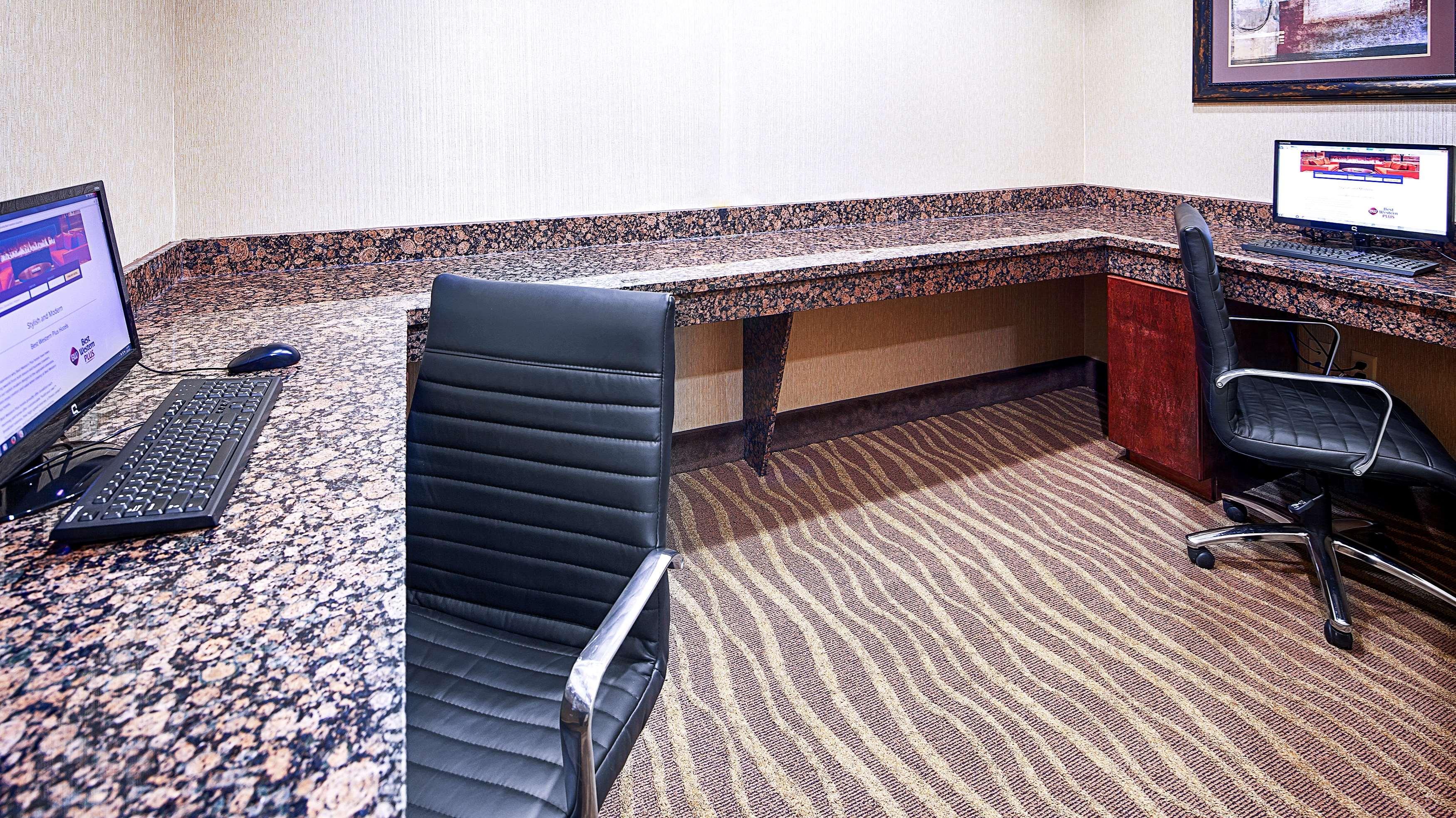 Best Western Plus Royal Mountain Inn & Suites Атенс Екстер'єр фото