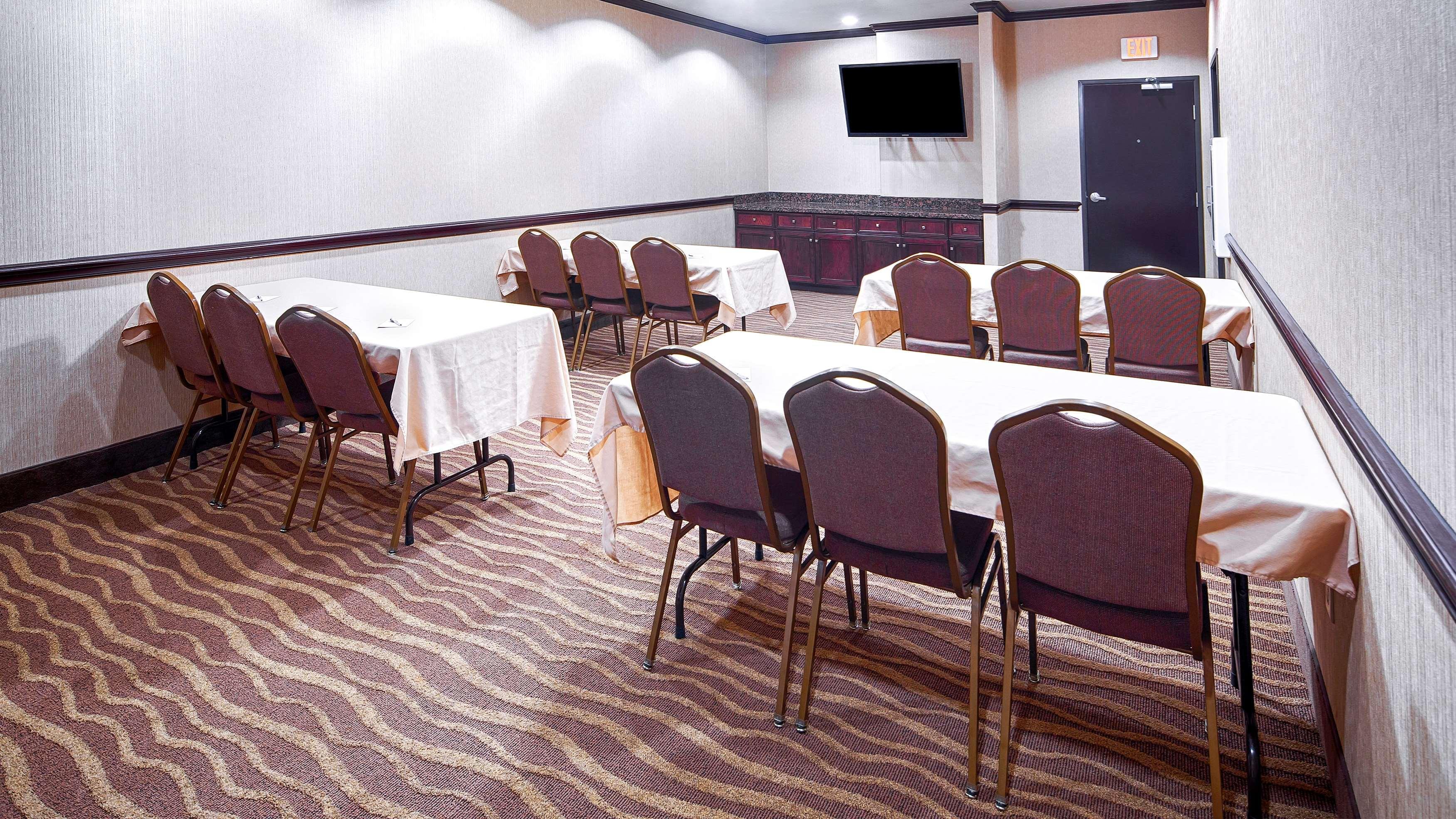 Best Western Plus Royal Mountain Inn & Suites Атенс Екстер'єр фото