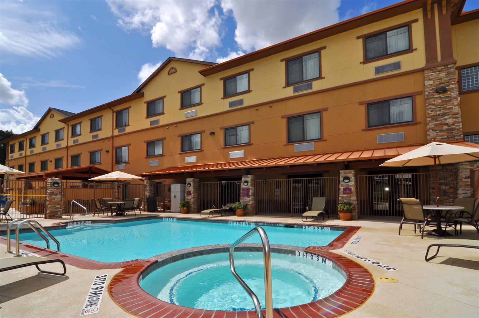 Best Western Plus Royal Mountain Inn & Suites Атенс Екстер'єр фото